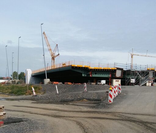 Die Ruhrbrücke wächst stetig weiter