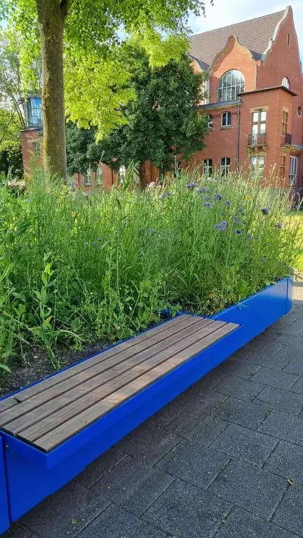 Hochbeet-Sitzmöblierung