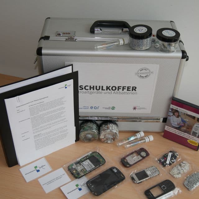 Schulkoffer Die Reise eines Smartphones
