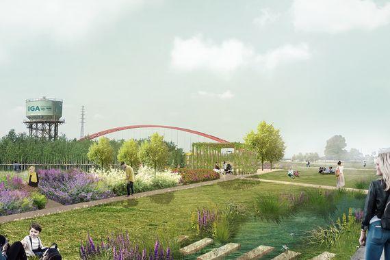 IGA-Duisburg Menschen stehen im Grünen, im Hintergrund eine Brücke und ein Turm.